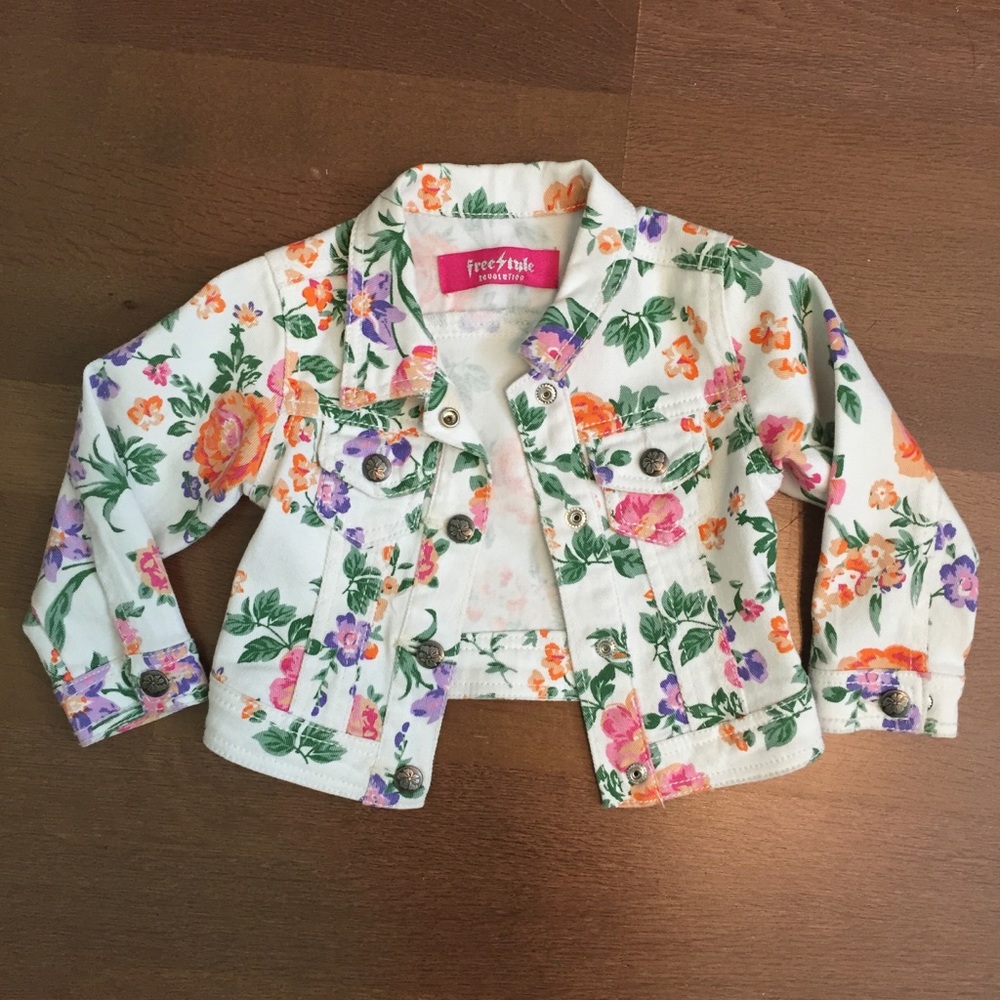 Floral denim jacket size Small (3T)